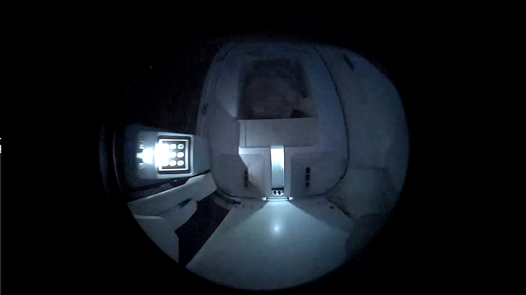 Correct well-illuminated view inside the zipping point