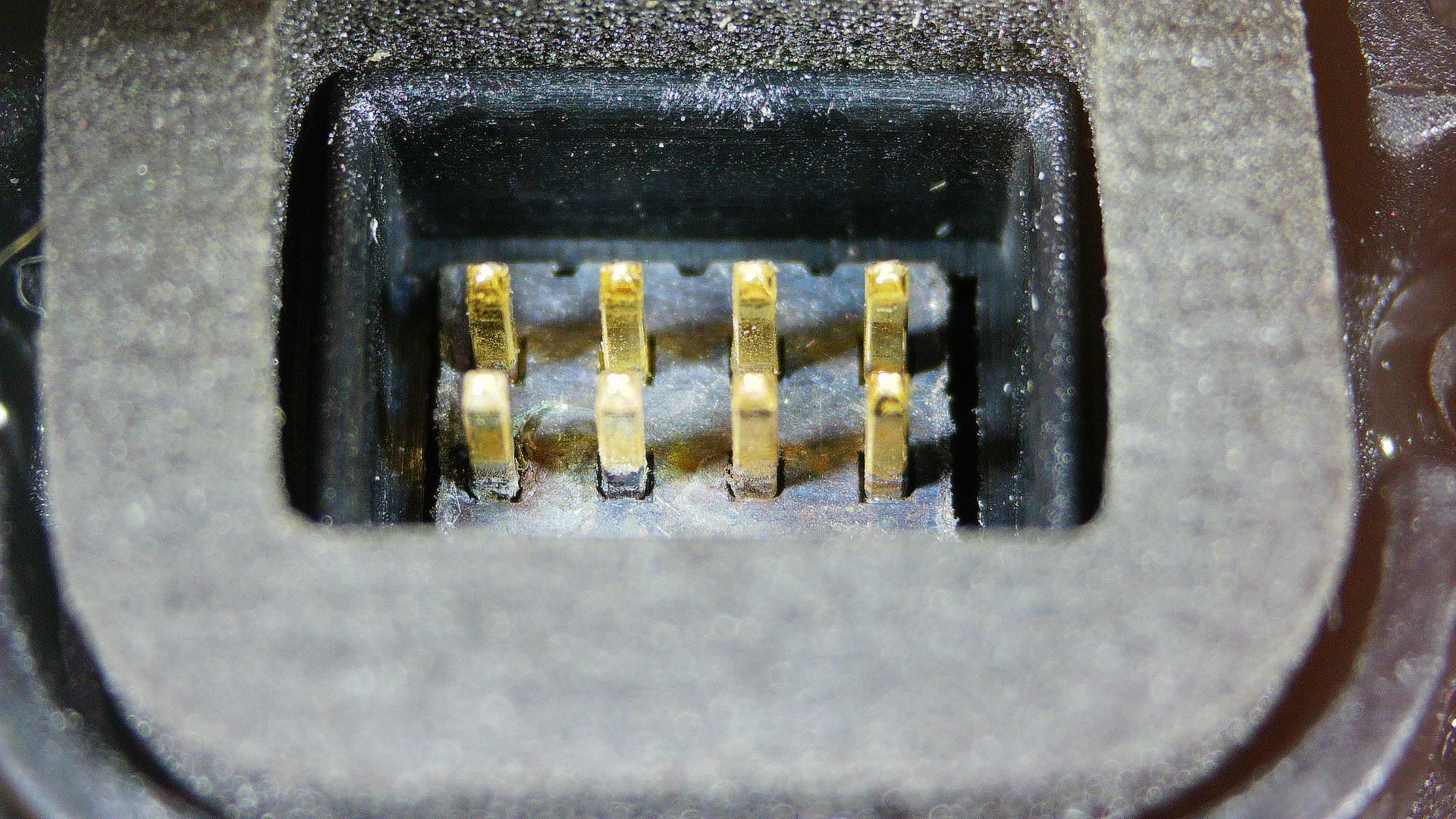 Corrosion on flex connector pins